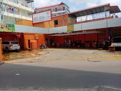 ដីលក់បន្ទាន់ មានអាជីវកម្ម ឫស្សីកែវ នៅក្បែរអង់តែនទួលគោក ភ្នំពេញ 324m2