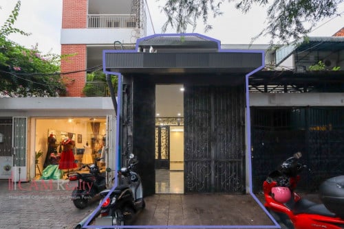 5 bedrooms shophouse for rent in Daun Penh, Phnom Penh