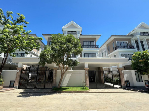 វីឡាភ្លោះ A សម្រាប់ជួល | Villa Twin A for Rent
