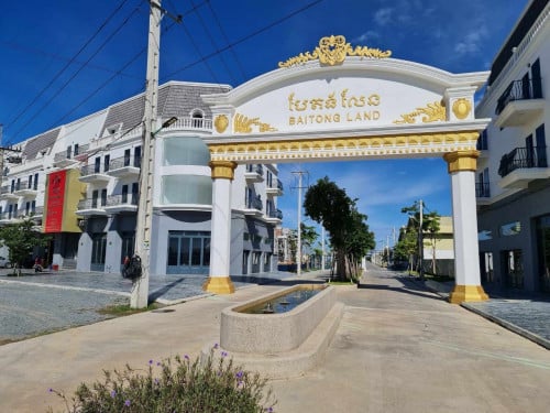 ដីលក់ខ្នាតវីឡា