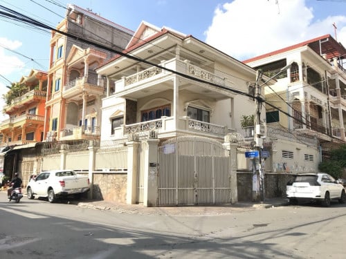 ផ្ទះអាជីវកម្មសម្រាប់លក់ស្ថិតនៅ បឹងកេងកងទី2/Business House for sale at Boeng Keng Kang2