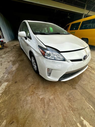 Toyota Prius 2012 plug-in ឡានមូល