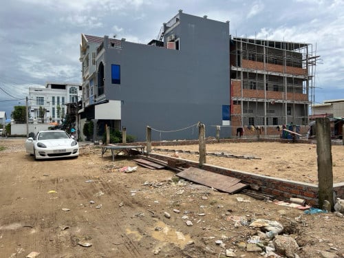 ដីលក់ជិតផ្លូវជាសុផារ៉ា ក្រោយ PTT