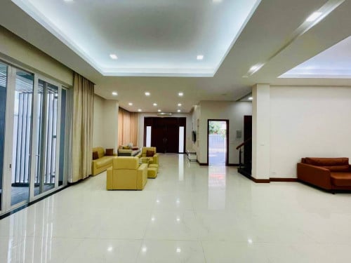 វីឡាទំនើបសម្រាប់ជួលក្នុងបុរីឧទ្យានបាសាក់ Modern Villa For Rent In Bassac Garden