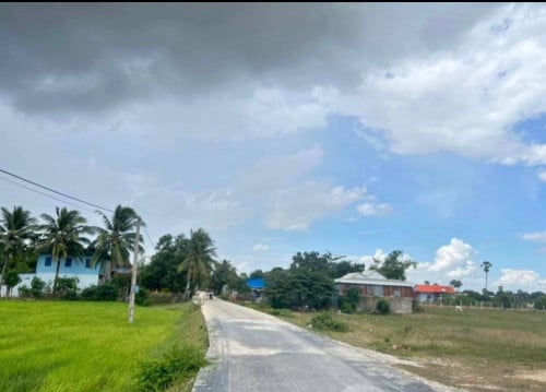 ដីលក់ តម្លៃល្អ ជាប់ផ្លូវប៉េតុង ជិតទន្លេបាទី