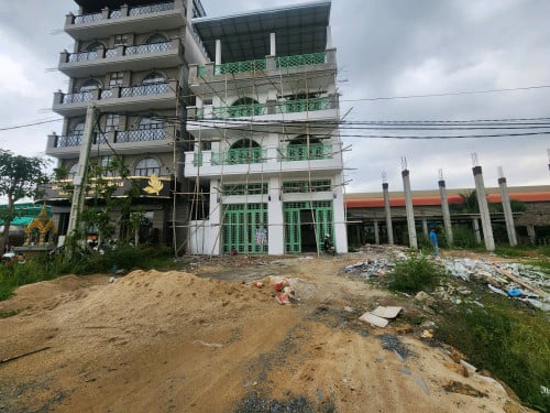 ផ្ទះអាជីវកម្ម2ល្វែងលក់បន្ទាន់ខ្លាំង ស្ថិតនៅលើផ្លូវធំ30ម៉ែត្រ