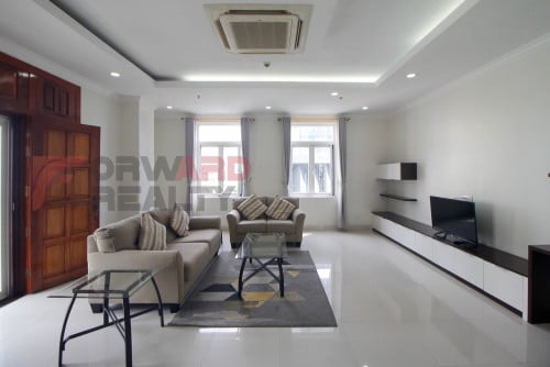 3 Bedrooms apartment with swimming pool and gym available for rent in BKK1 Area.