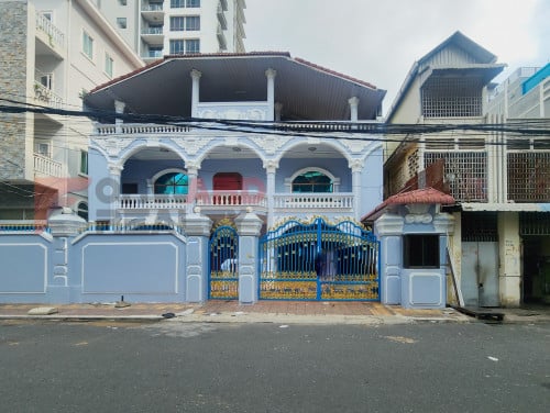 🏡 9 Bedrooms Villa Available for Rent in BKK3 area.