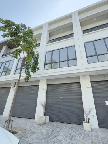 ផ្ទះអាជីវកម្ម (SH BM). ល្អខ្លាំងលើផ្លូវធំ ១០ម៉ែត្រ ក្នុងបុរីជីបម៉ុង៦អា (Chip Mong 6A)