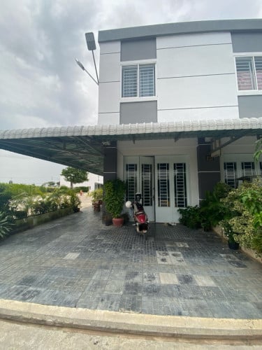 ផ្ទះកែងនៅកំបូល៣លក់បន្ទាន់