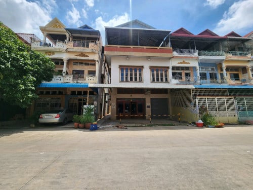 ផ្ទះអាជីវកម្ម2ល្វែងជួល ស្ថិតនៅសង្កាត់អូរបែកក្អម