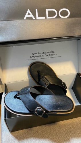 ស្បែកជើងស្បែក ALDO