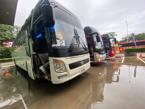 រថយន្តក្រុងសម្រាប់ជួល bus for rent