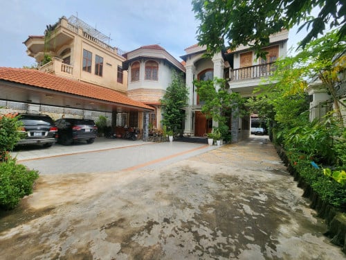 Villa available for rent in Boeng Tompon Area