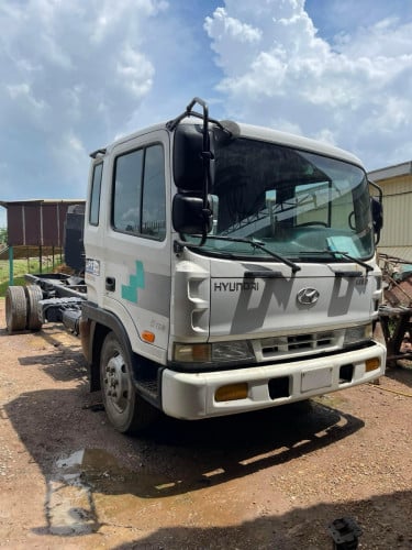 Hyundai 5 ton ម៉ាសុីនទាក់បូ ក្រដាសពន្ធ ឡានស្អាន