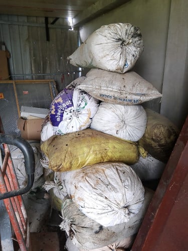 អាចម៍ត្រចៀកកាំ