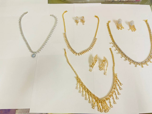 គ្រឿអលង្ការ ហុងកុង