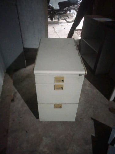 ទូរដែកតូច3ថត