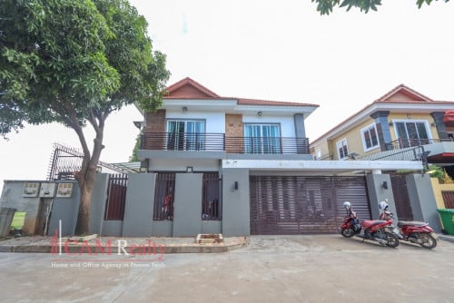 4 Bedroom Villa For Rent in Bassac Garden City