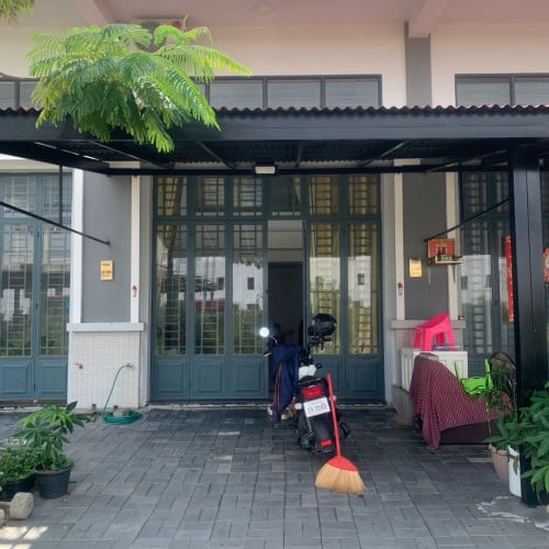 ផ្ទះលក់ (តម្លៃលក់ផ្ដាច់) តែអាចចចារបានតិចតួច