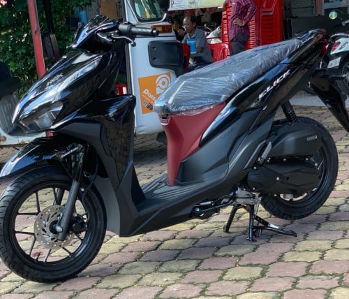 វៃដូរបង់រំលស់ថែមមួយឈុត HONDA CLICK 125cc ស្មាតឃី ឆ្នាំ 2023 ថ្មីក្រុមហ៊ុន