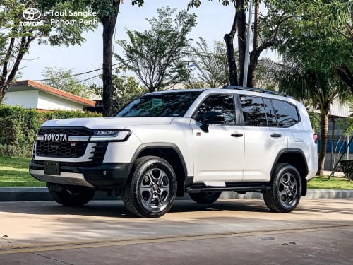 Landcrusier GR sport 2025 ម៉ាស៊ីន turbo 409 សេះ