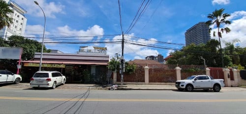 Land for Sale Urgent On Big Road ៖ Toul Kok