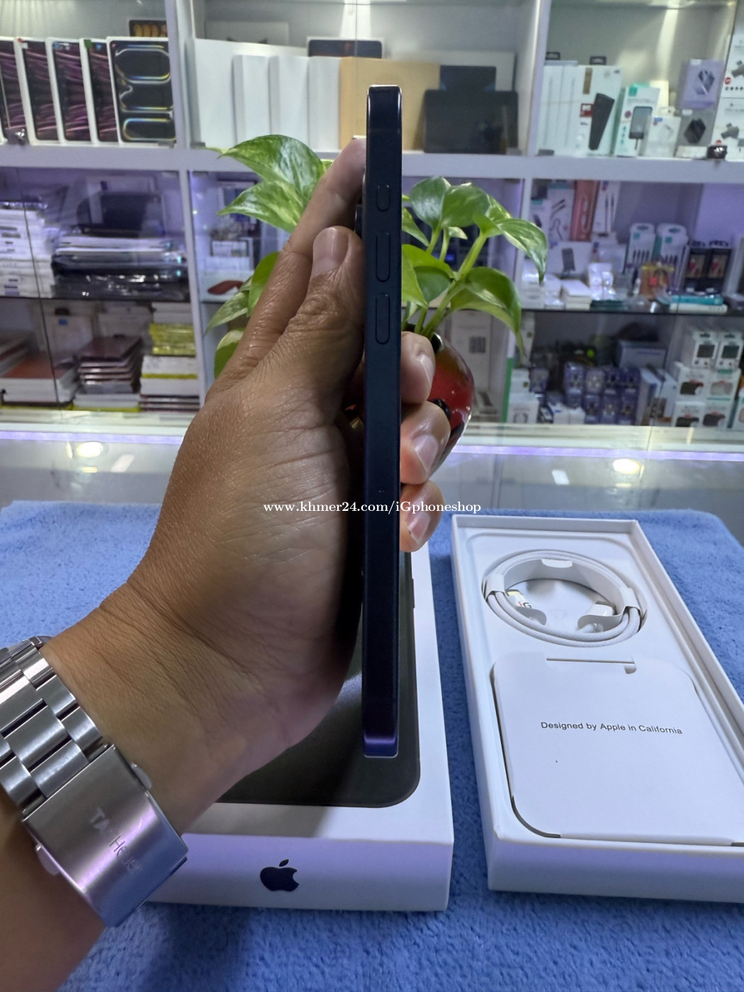 iPhone 15 pro max 1TB ZA Price 1295.00 in Tuol Tumpung Muoy, Cambodia