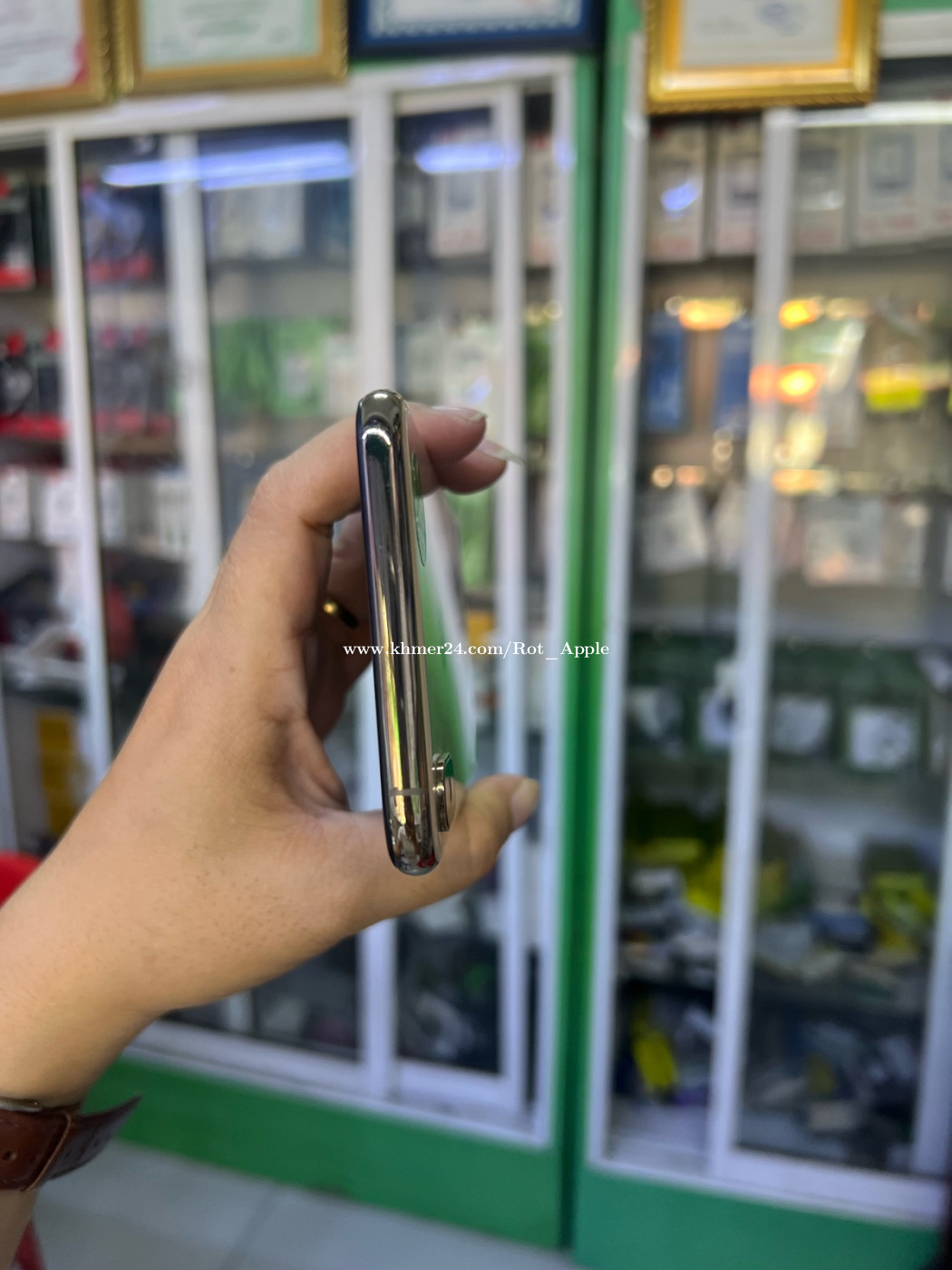 iPhone XS Max Price 190.00 in Tuol Sangkae 1, Cambodia ជាង រ៉ូត