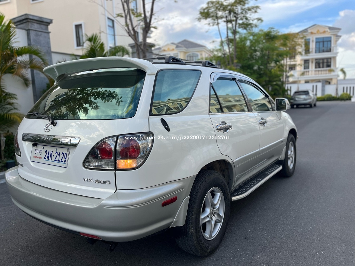 Lexus rx300 Price 11800.00 in Chaom Chau 3, Cambodia សម្បត្តិ អូន