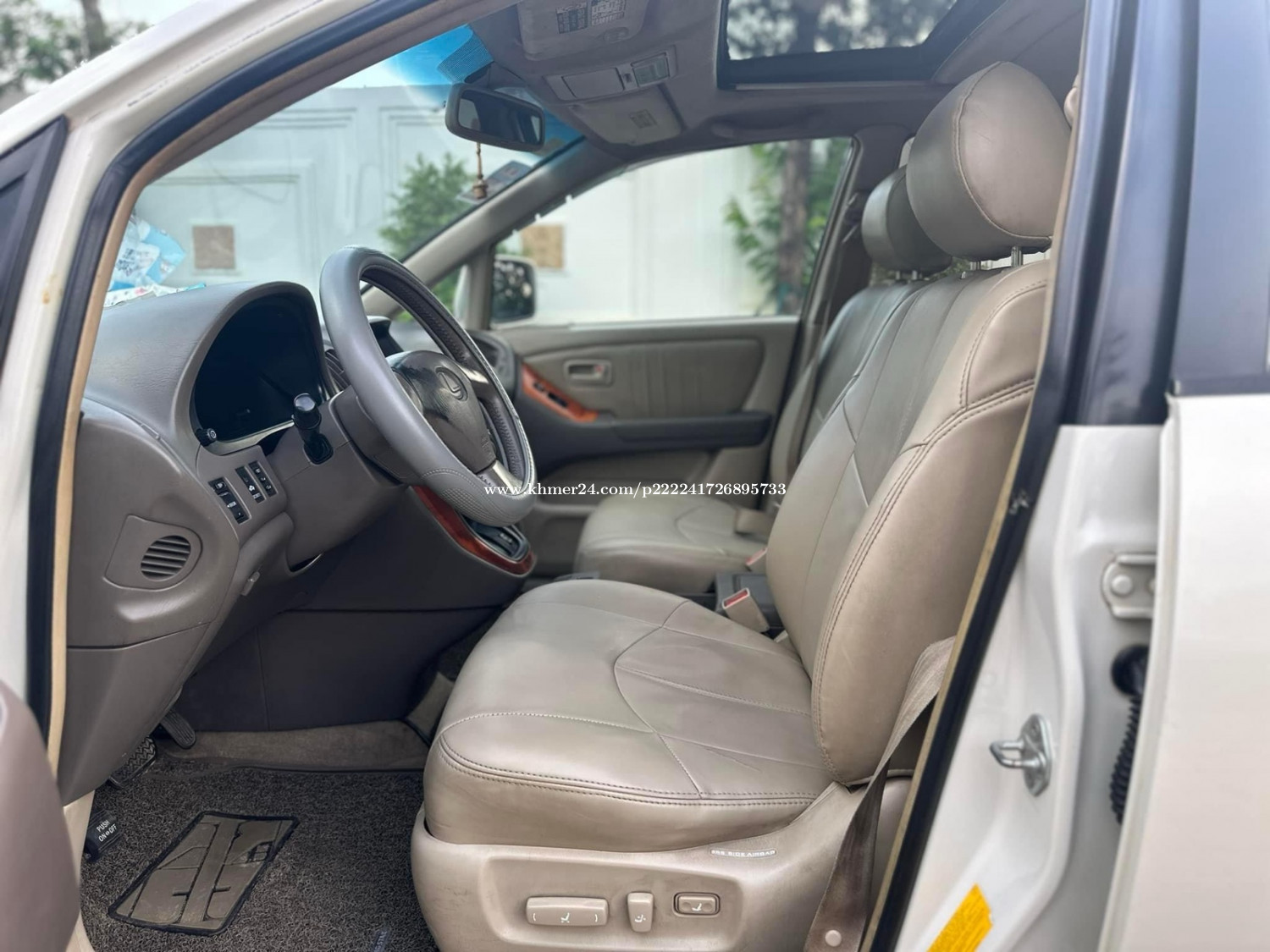 Lexus Rx300 2000 Price 9500.00 in Nirouth, Cambodia មាន មាន