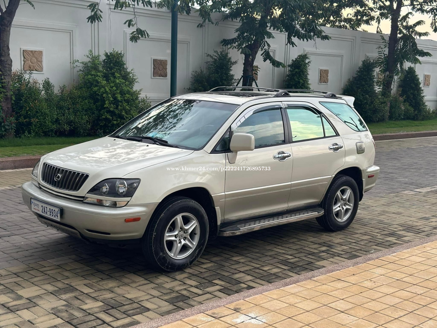Lexus Rx300 2000 Price 9500.00 in Nirouth, Cambodia មាន មាន