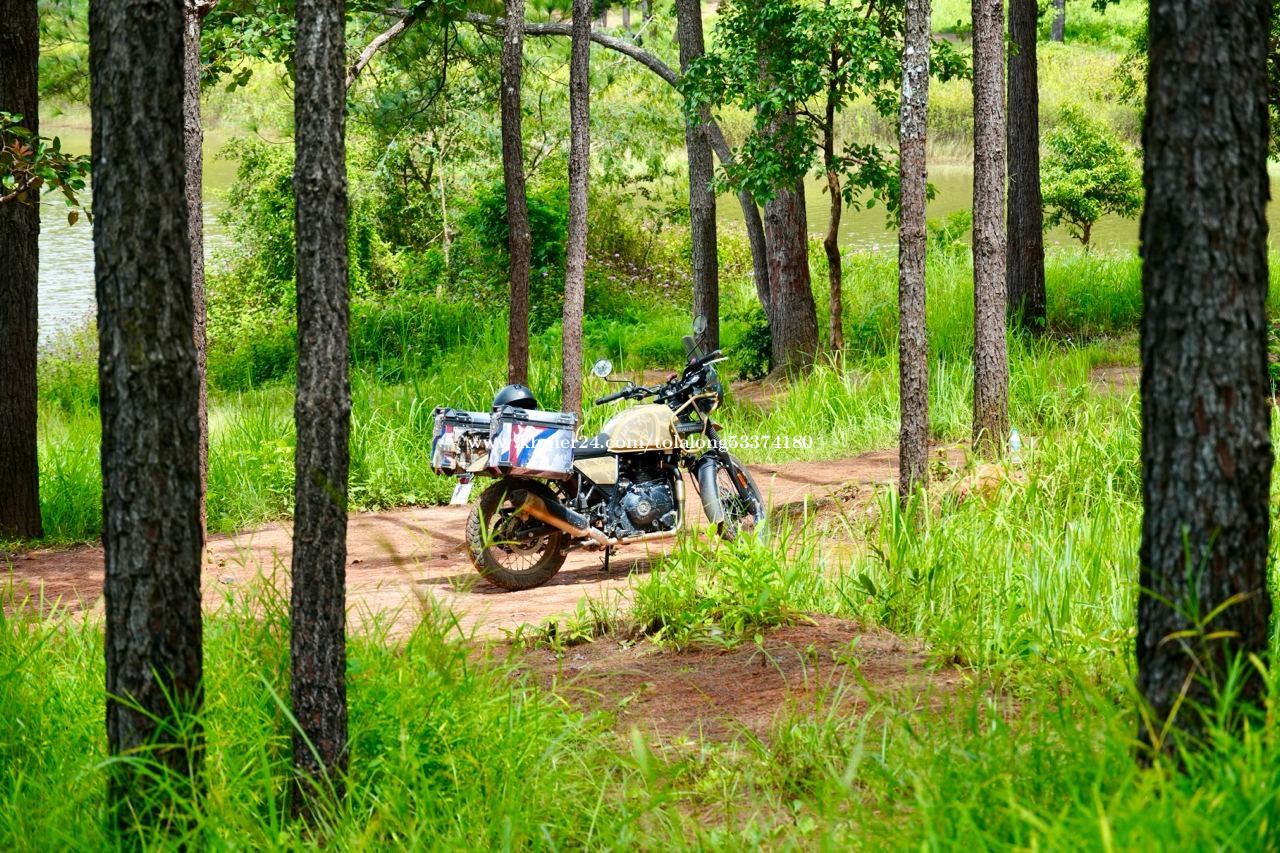 Royal Enfield Himalayan . គីឡូ តិច 4000km Price 3900.00 in Snao, Cambodia Tola Long