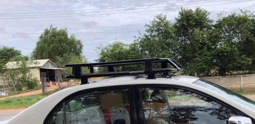 កាងលេីដំបូលឡាន