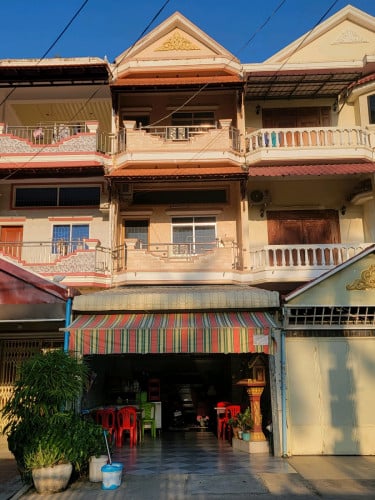 ផ្ទះអាជីវកម្ម