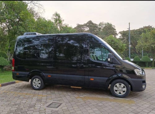 Hyundai solati 16seats