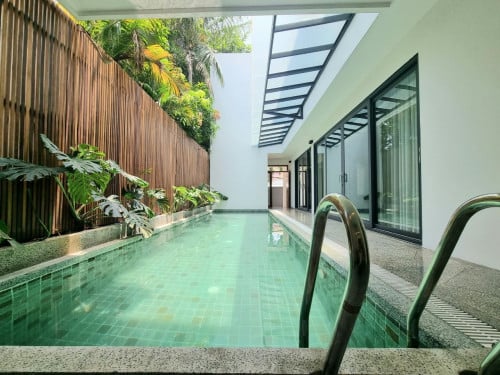 វីឡាប្រណិត នៅសង្កាត់ទន្លេបាសាក់ លក់! | Luxury Villa in Sangkat Tonle Bassac For Sale!