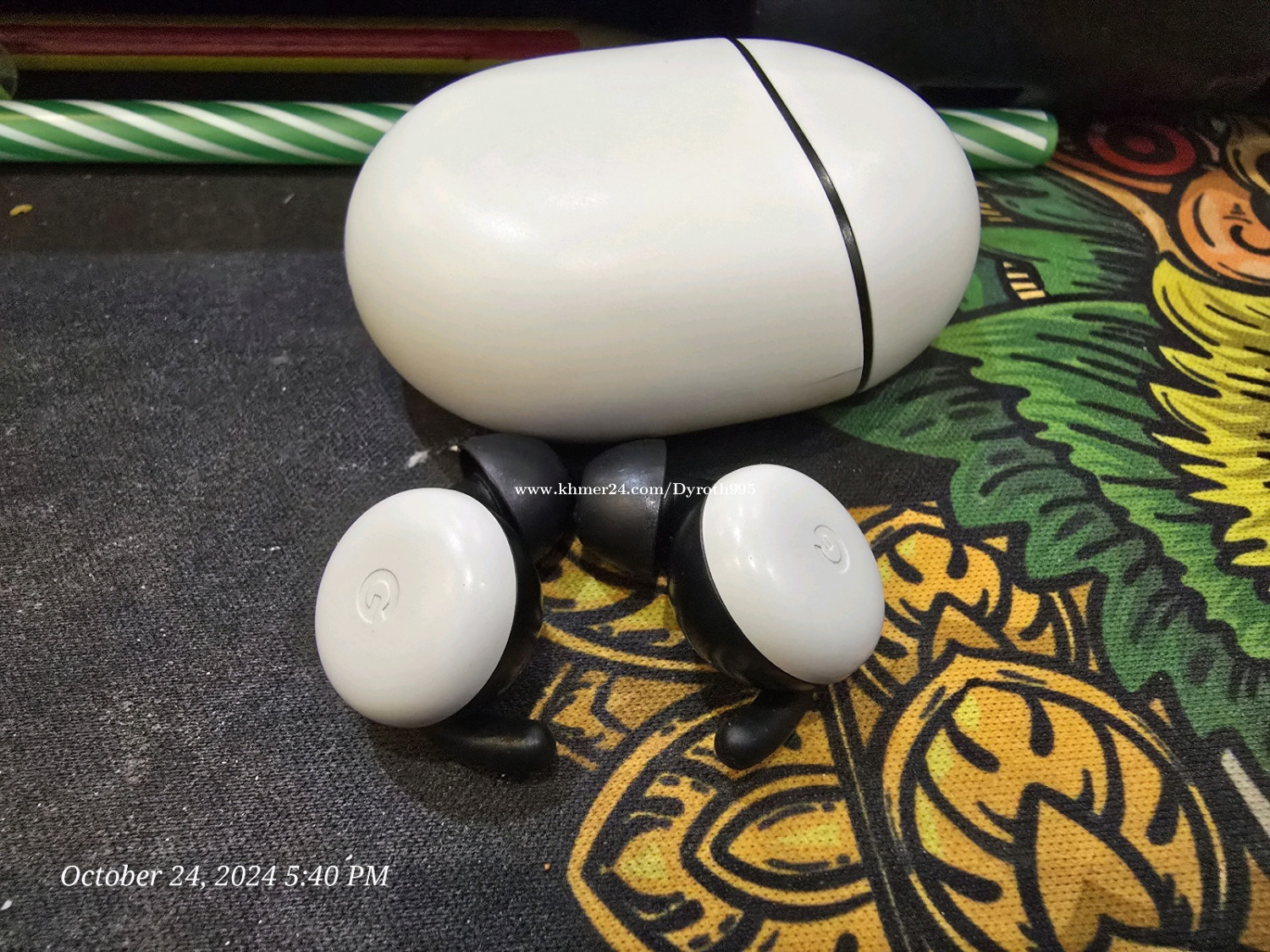 Sell pixel buds 2nd good 96 Price 65.00 in Tuol Tumpung Pir, Cambodia