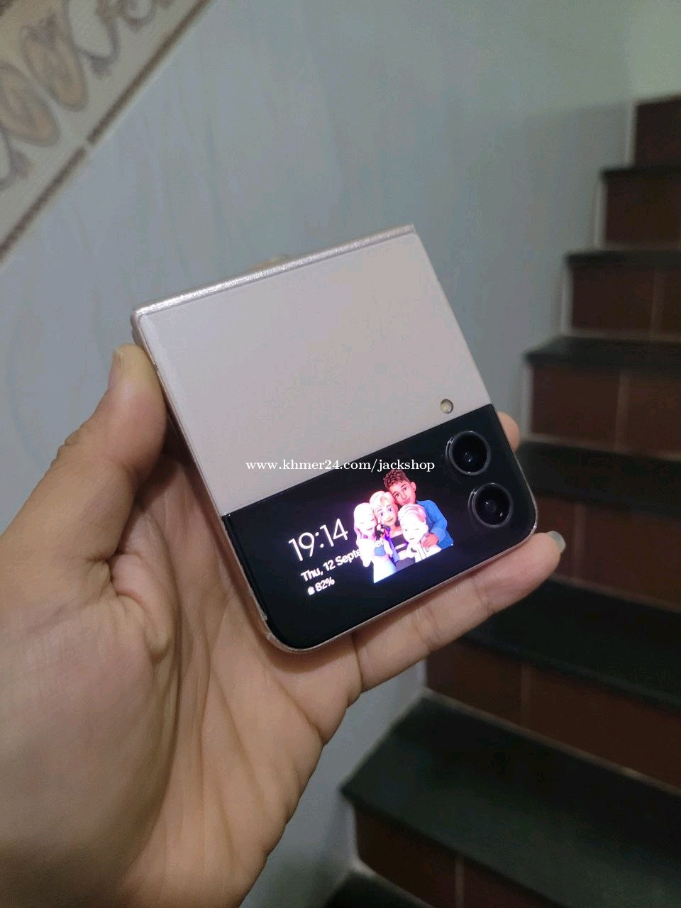 Sell Z Flip4 5g ram8g rom256g Sim1+Esim Company 98.9 Price 260.00 in