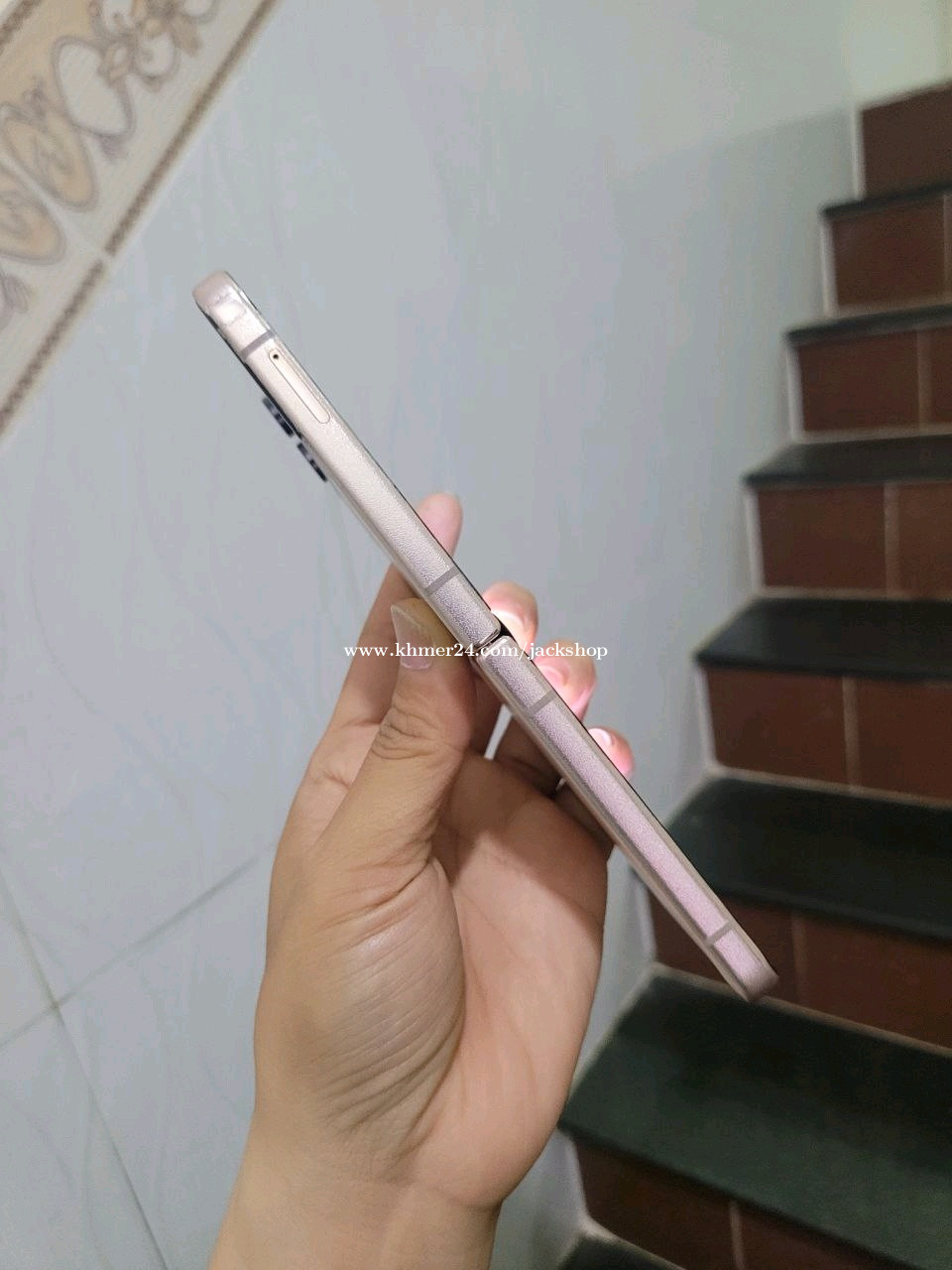 Sell Z Flip4 5g ram8g rom256g Sim1+Esim Company 98.9 Price 260.00 in