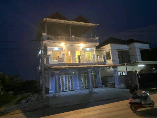 ផ្ទះអាជីវកម្ម២ល្វេង ទំហំ៤.៥មx១២.៥ម