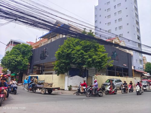 ផ្ទះវីឡាកែងខណ្ឌទួលគោកសម្រាប់ជួល - Corner House For Rent Khan TUOL KORK