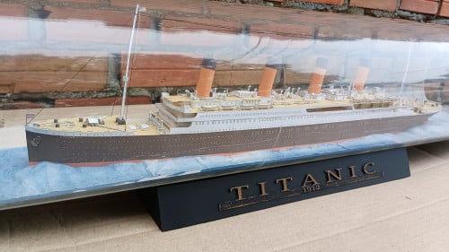 Titanic paper model