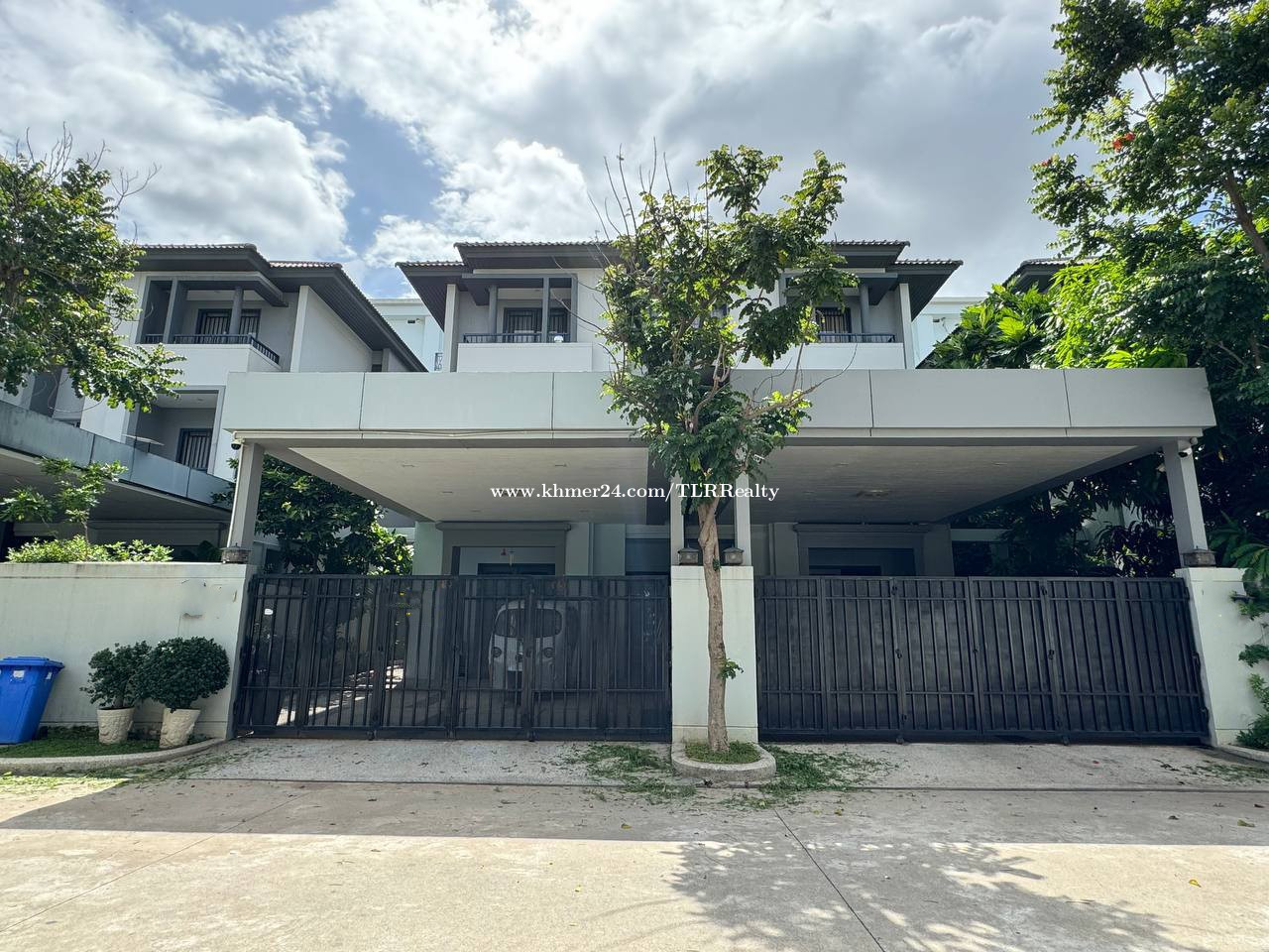 វីឡាភ្លោះសម្រាប់លក់ Twin Villa for Sale Price 390000.00 in Chak