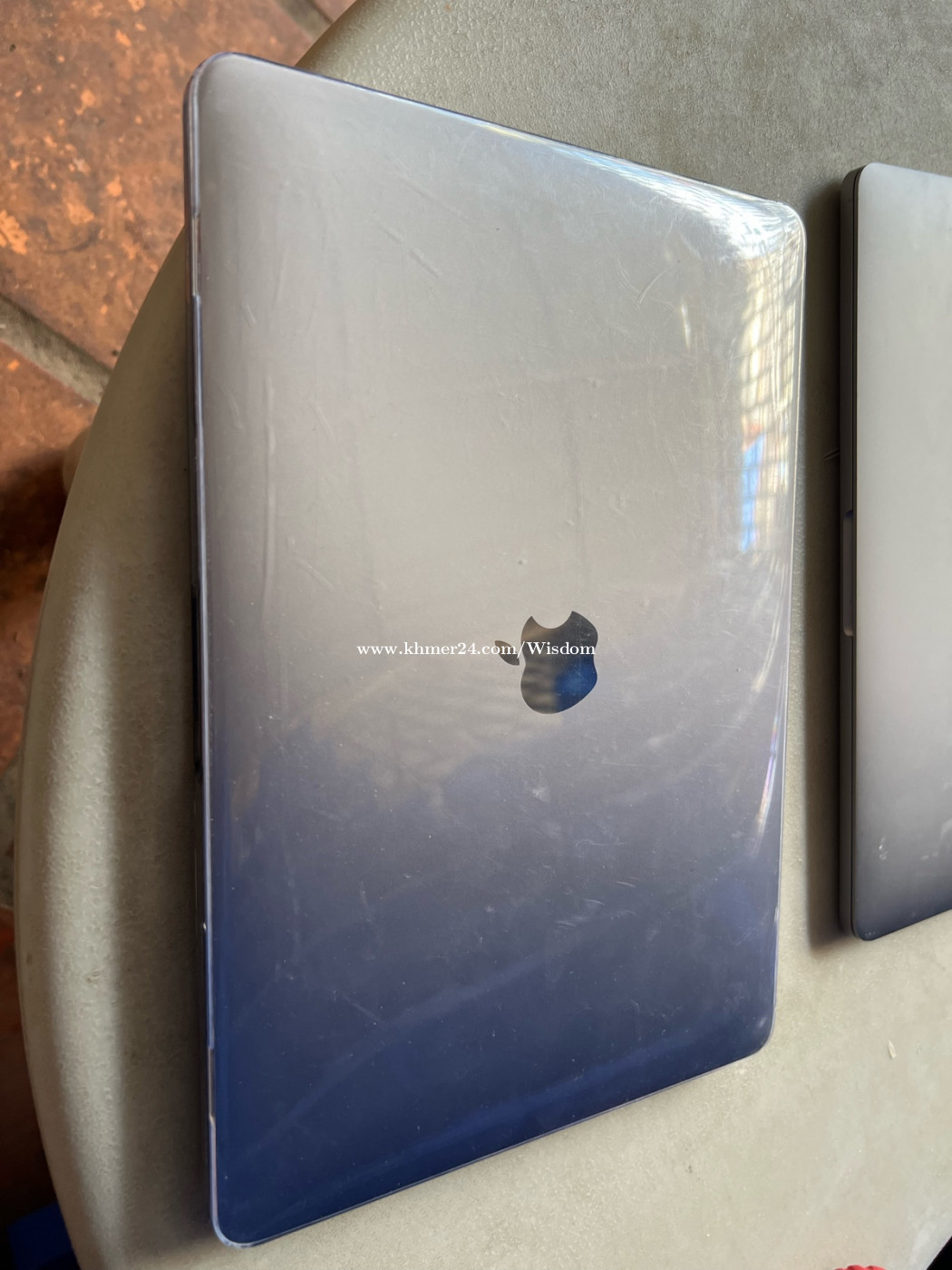 MacBook Pro (13-inch, 2017, Two Thunderbolt 3 ports