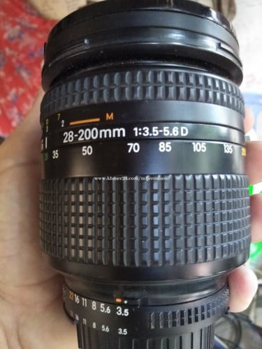Nikon D700 full-frame professional DSLR camera with NIKKOR 28-200mm f/3.5-5.6D original lens