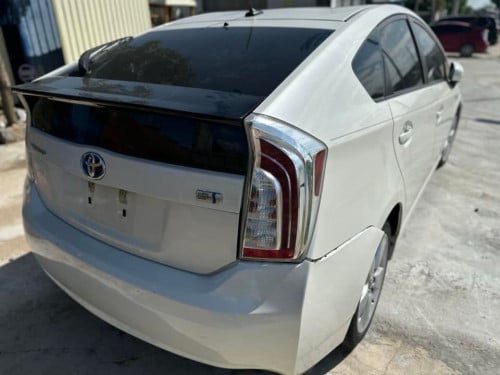 Toyota Prius 2014 (Option 5 អេដហ្វ៉ាន់)