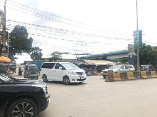 ដីកែងសម្រាប់ជួលលើផ្លួវជាសុផារ៉ាទល់មុខបុរីប៉េងហ៊ួត