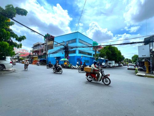 ផ្ទះអាជីវកម្មសម្រាប់ជួលនៅជិតផ្សារអូឡាំពិក / Business House for rent Near Olympich Market