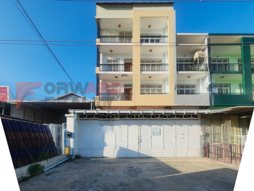 ផ្ទះបីល្វែងសំរាប់ជួលនៅផ្សារសន្តិភាព ២ ខណ្ឌដង្កោ /16 Bedrooms shophouse available for Dangkor area.